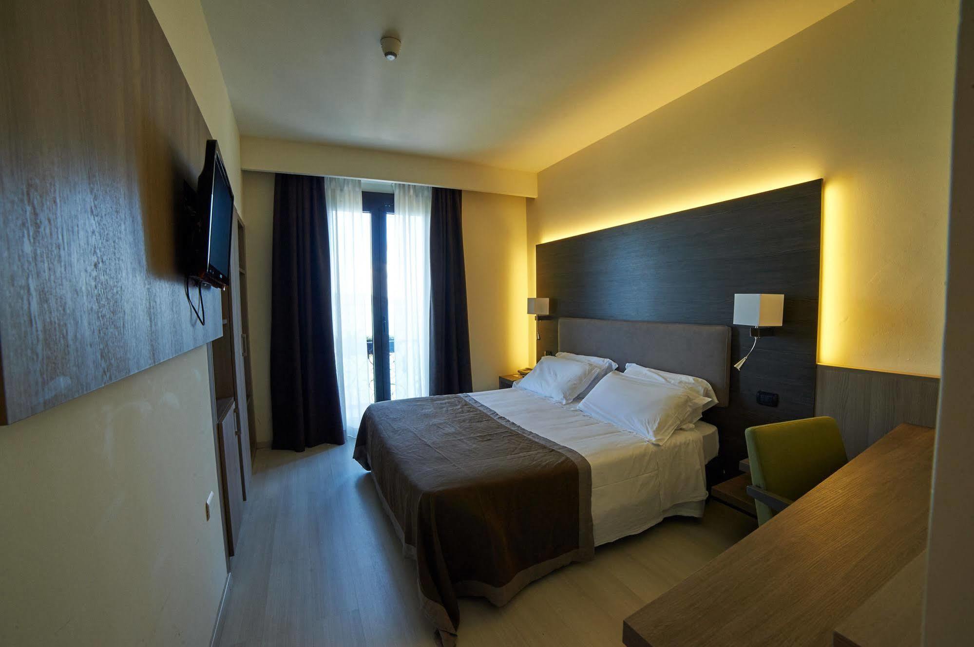 Hotel Giardino Arona Luaran gambar